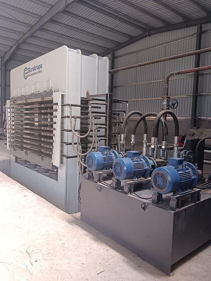 Plywood press with hydraulic piping