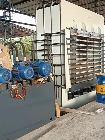 Plywood press frame erection