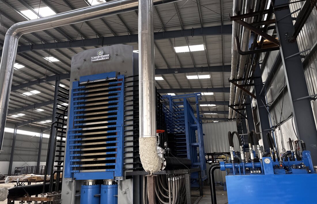 Hydraulic press for high pressure laminates HPL